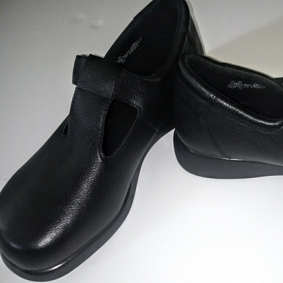 Drew Shoes Gail T-strap Mary Janes, Wide Width - Picture 1 of 6